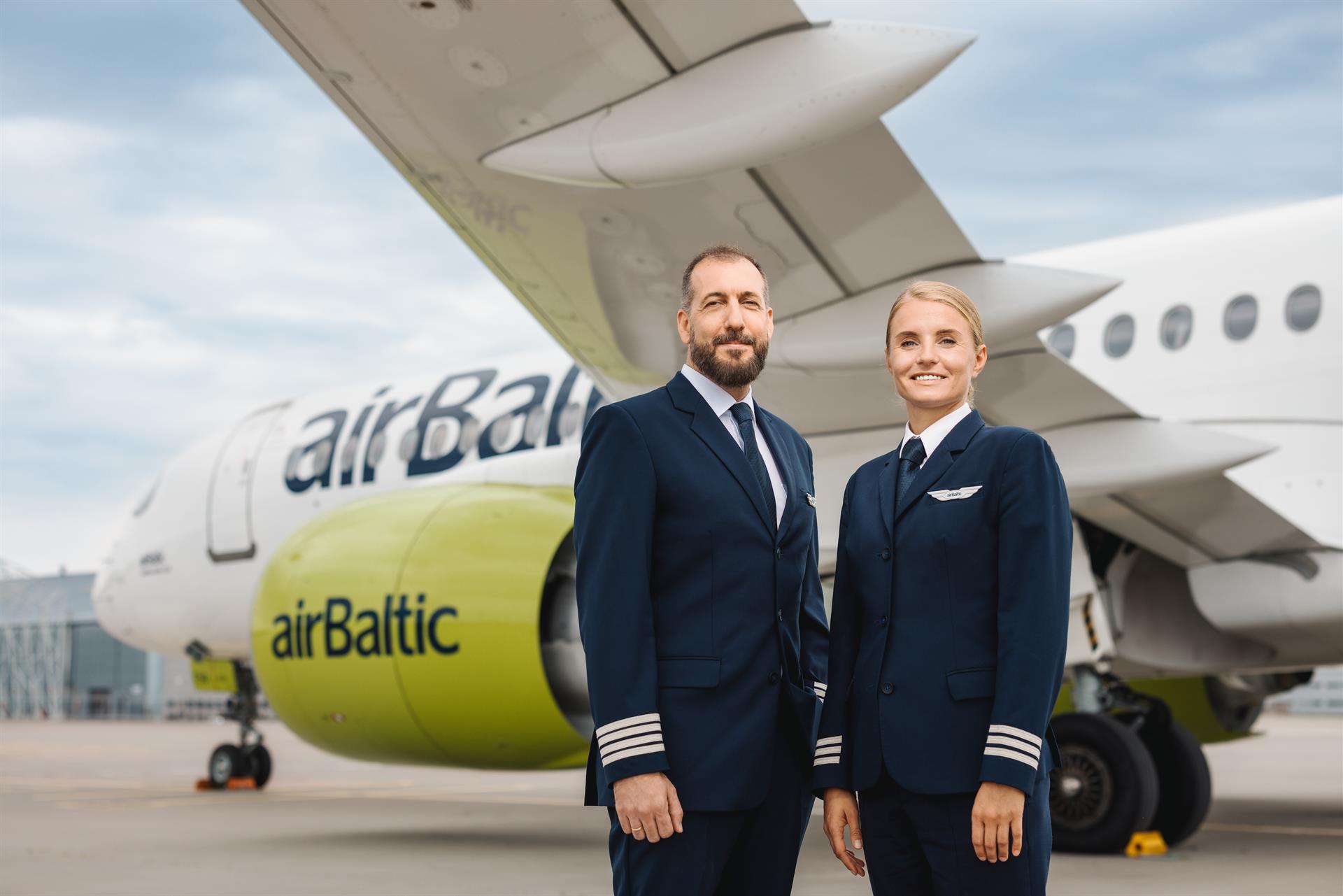 airBaltic organiza una jornada de puertas abiertas para pilotos en Barcelona