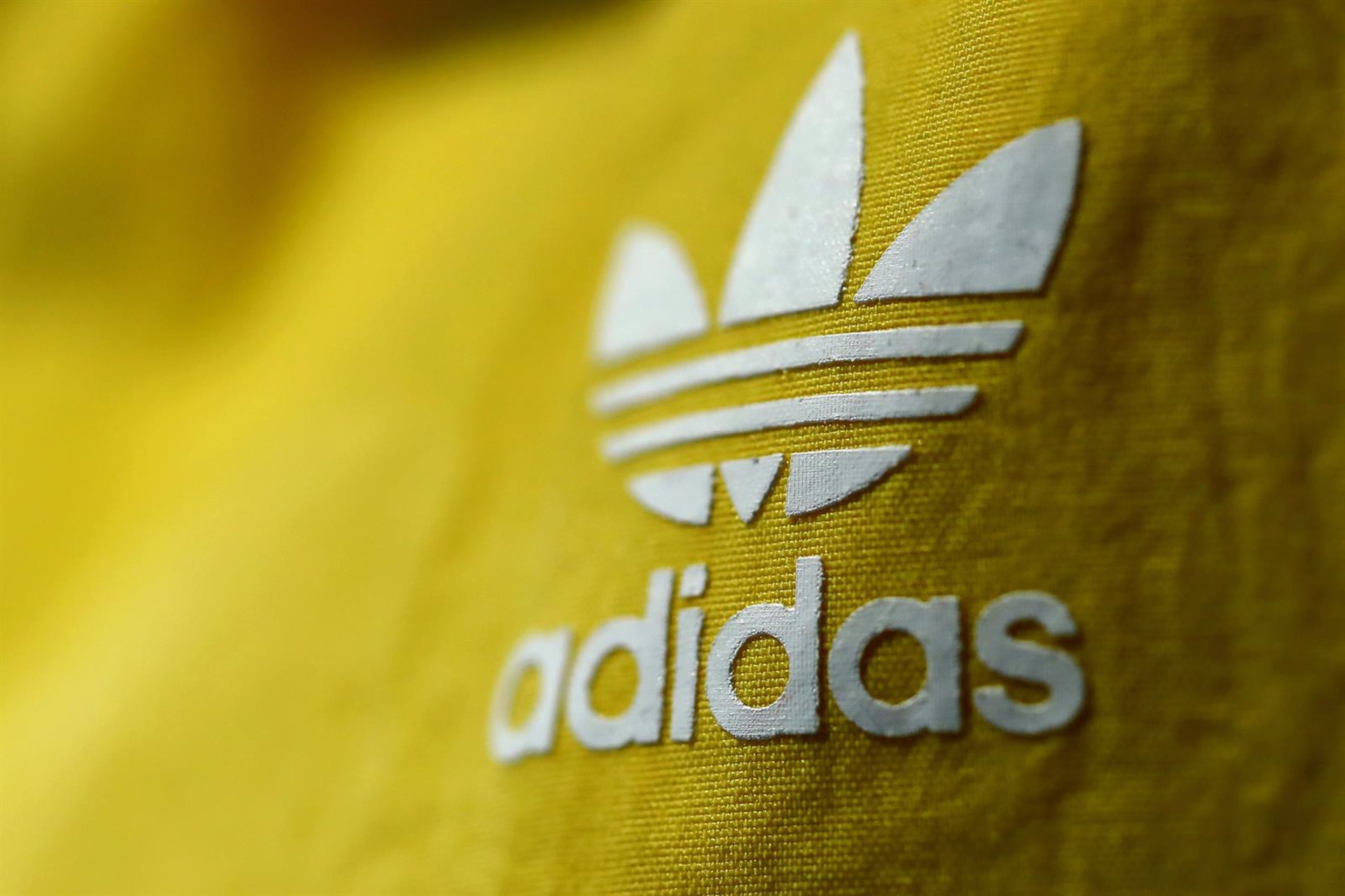 Adidas mejora previsiones anuales tras la buena marcha del tercer trimestre