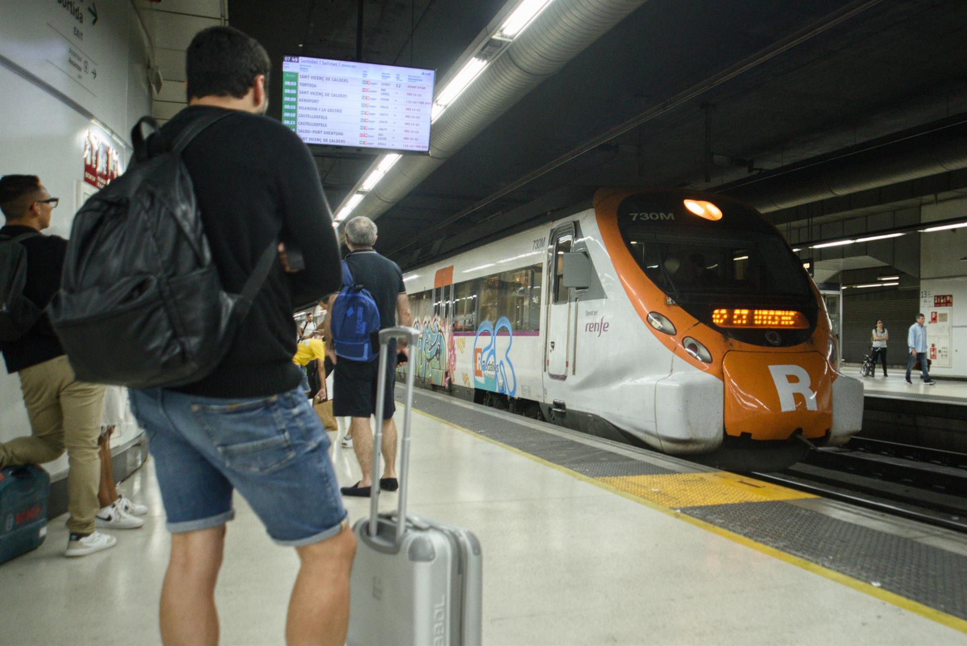 Interrumpida la circulación de 7 líneas de Rodalies por un atropello en Castelldefels (Barcelona)