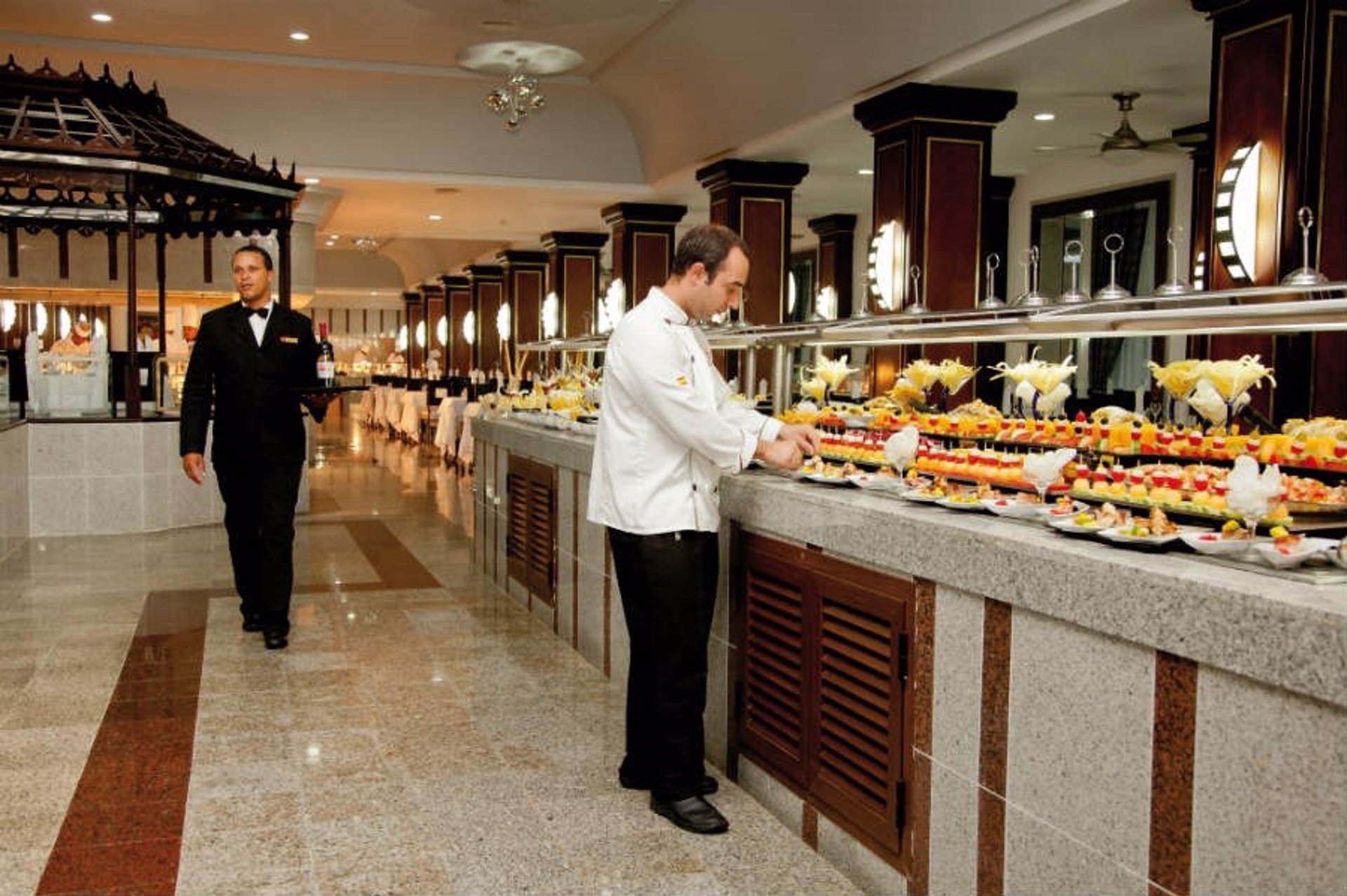 El empleo vinculado al sector turístico sigue sumando afiliados y crece un 2,6% en el mes de septiembre