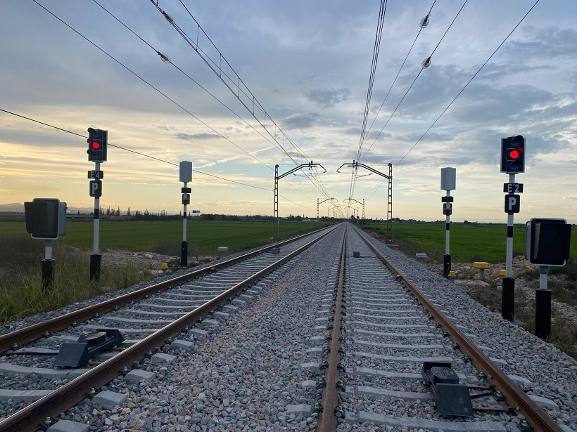 El tráfico ferroviario modera su crecimiento al 3,1% hasta agosto por la caída de las mercancías