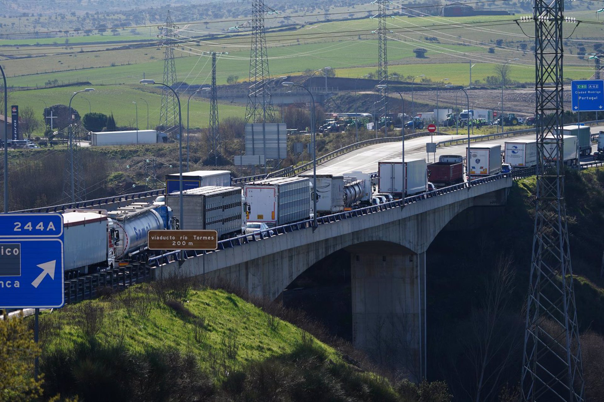 Sindicatos y patronales aplazan al jueves la negociación para evitar la huelga en el transporte por carretera