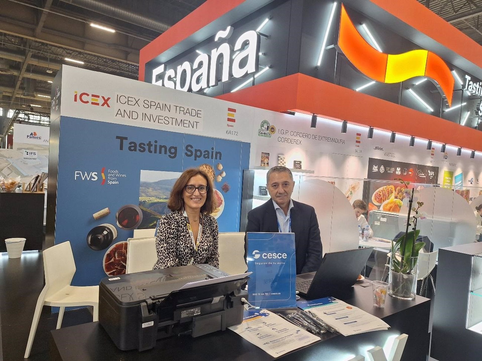 Cesce apoya a la industria alimentaria presente en la feria SIAL 2024