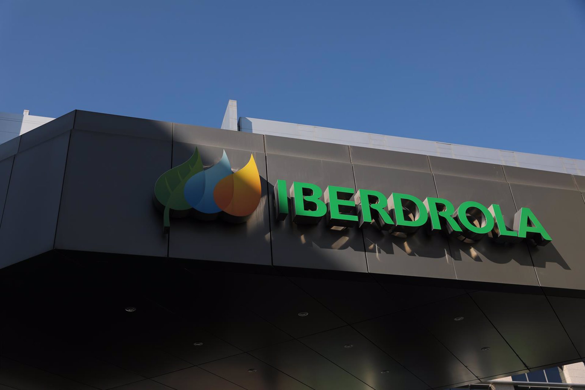 Iberdrola firma con el BEI un préstamo de 120 millones para proyectos de innovación energética en España