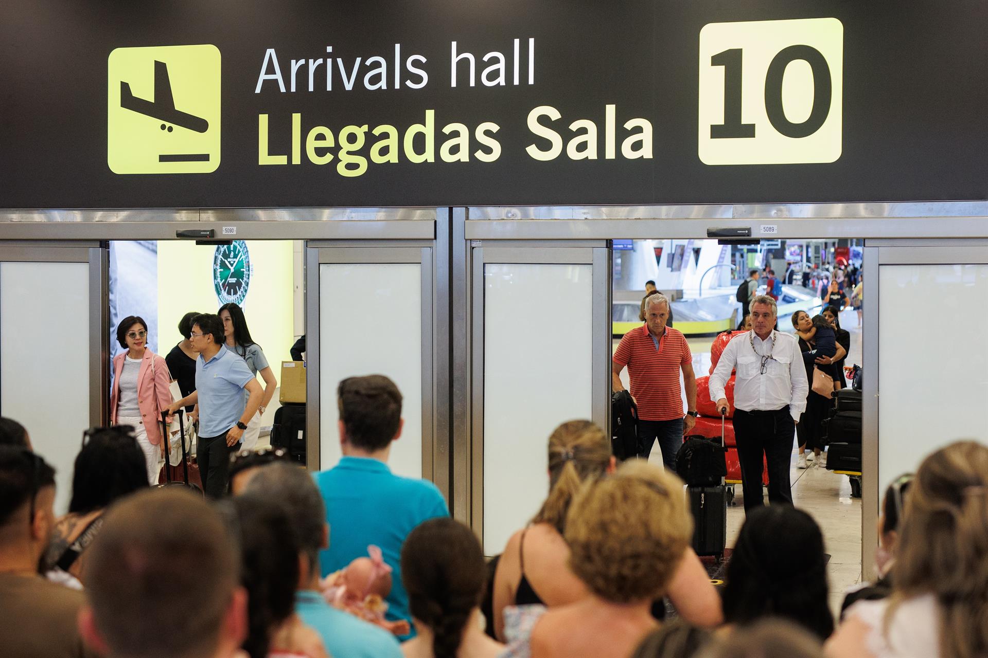 Las aerolíneas programan 134 millones de asientos en los aeropuertos españoles de Aena este invierno, un 5,6% más