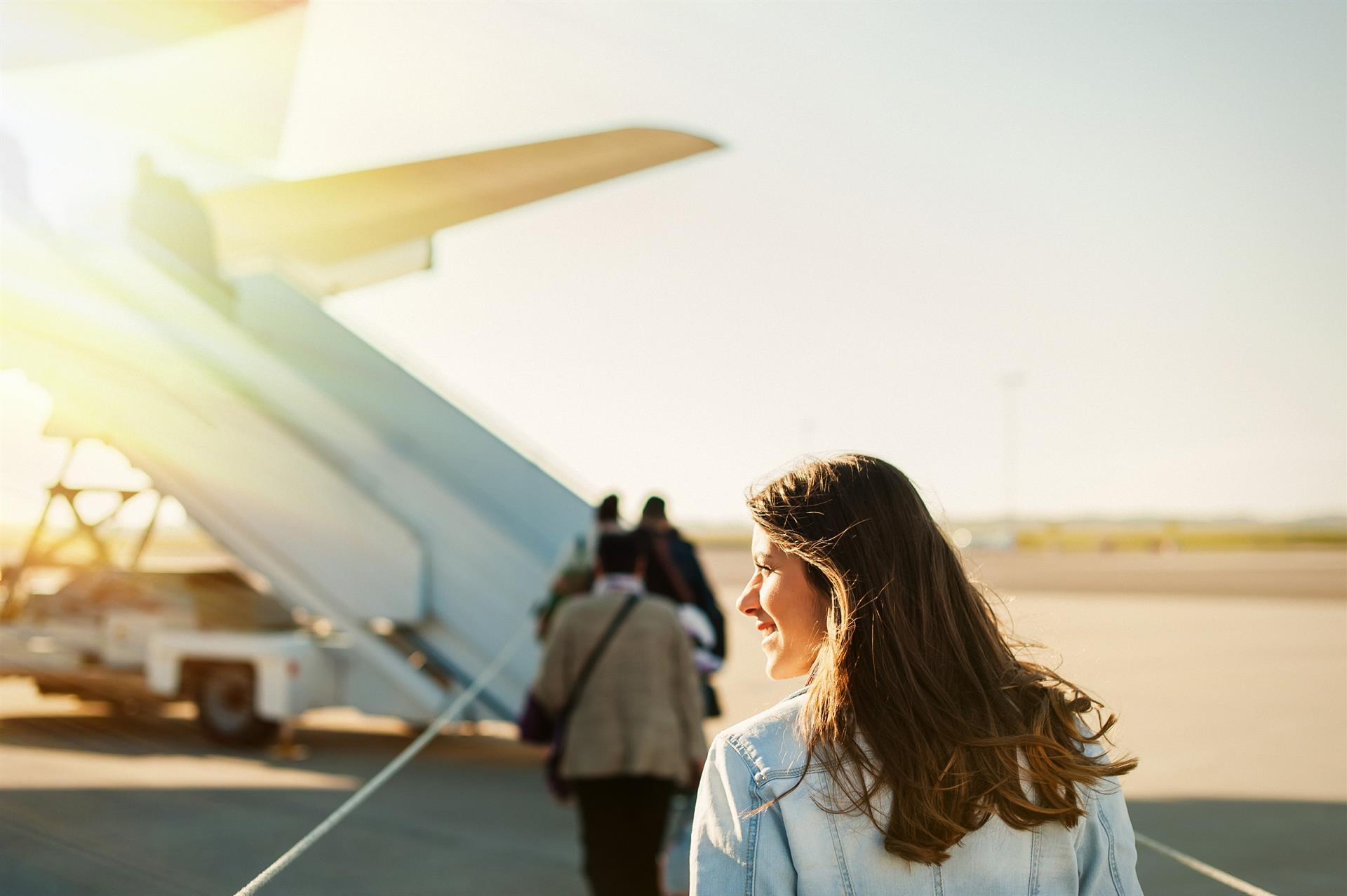 Traducción de idiomas y búsqueda de vuelos, las actividades con más interés para usar IA en los viajes, según Amadeus