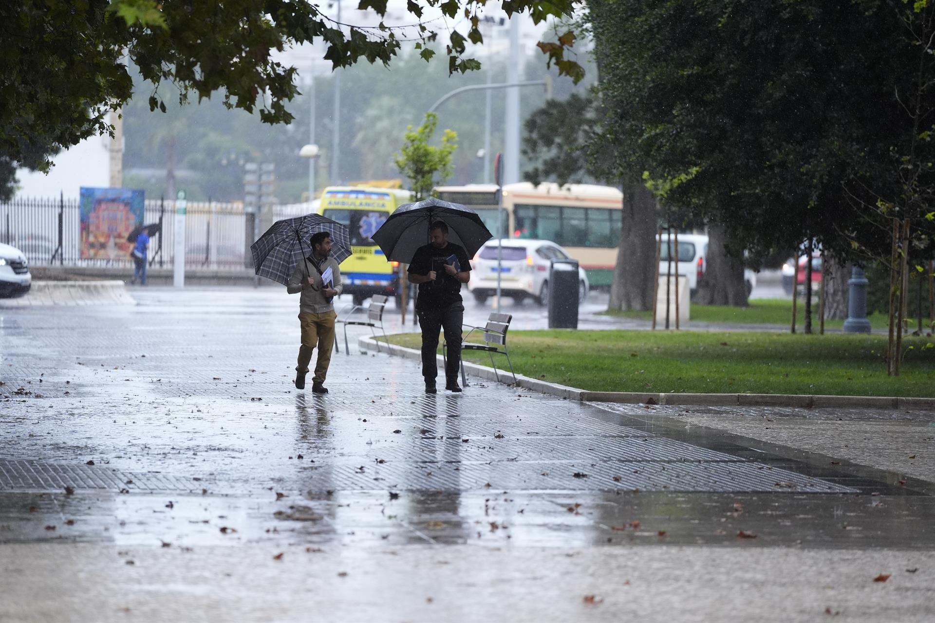 Las máximas bajarán mañana en la Península y lloverá en norte y este peninsular, con C.Valenciana en aviso por lluvias