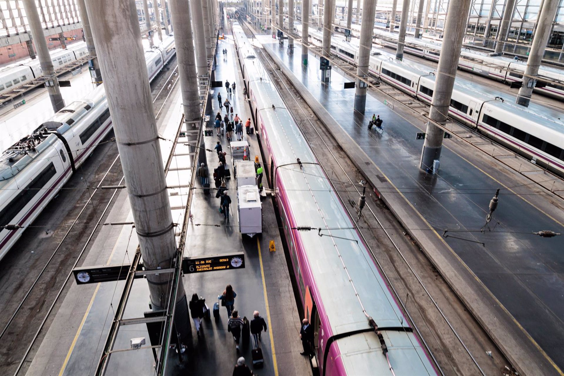 Los maquinistas piden precaución sobre las «elucubraciones» en torno al tren descarrilado el sábado en Madrid