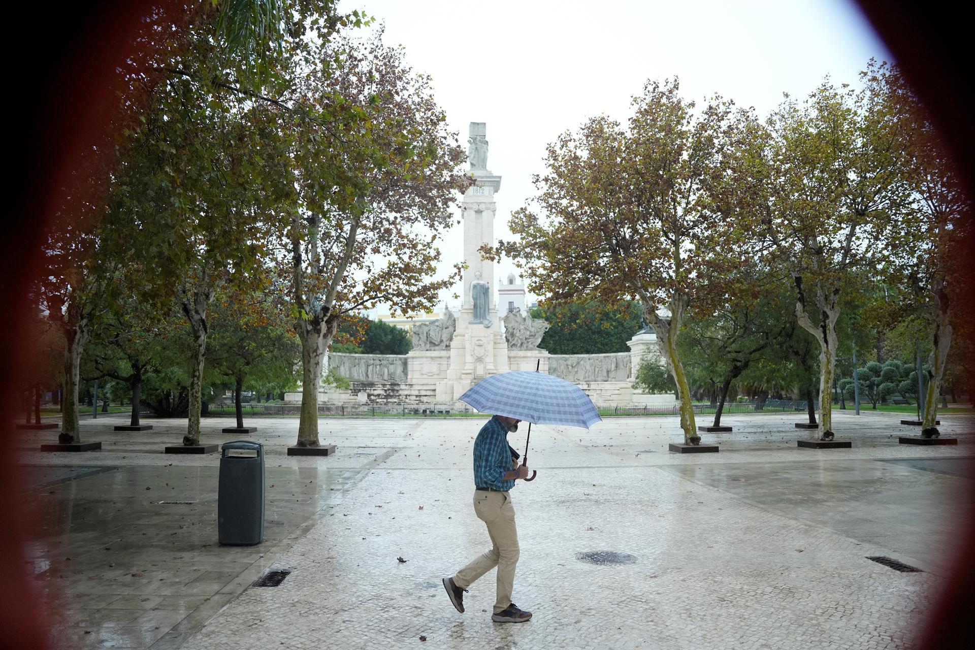 Las máximas subirán hoy en el norte peninsular y lloverá en el mediterráneo, con Valencia en nivel naranja por lluvias