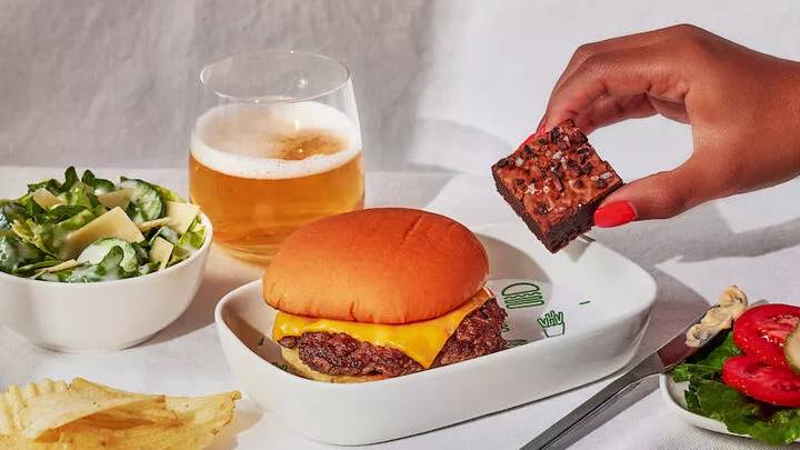 Delta Air Lines servirá hamburguesas Shake Shack para sus pasajeros de business