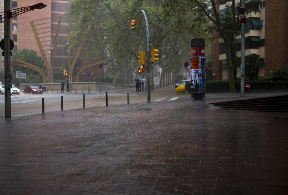 Alerta roja por lluvias fuertes en la provincia de Barcelona y el litoral catalán