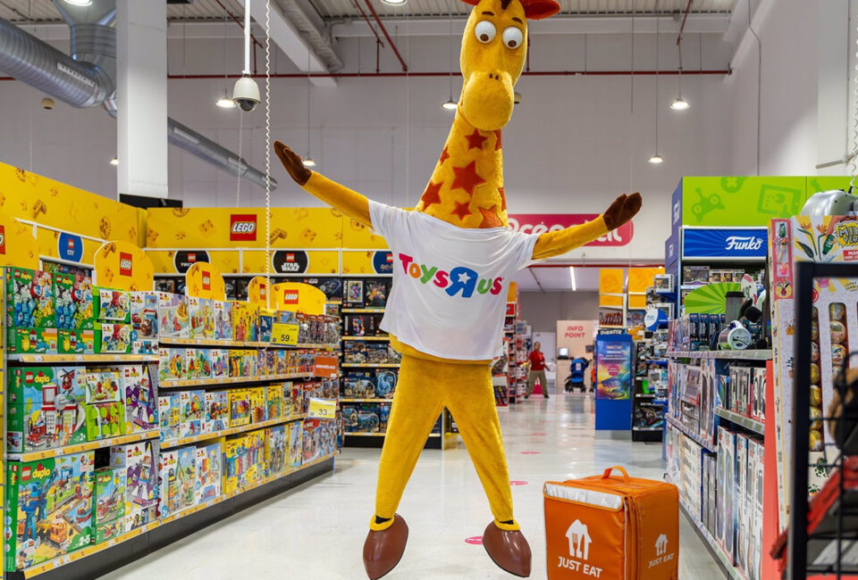 Toys ‘R’ Us y Just Eat llevarán juguetes a domicilio por la campaña de Navidad