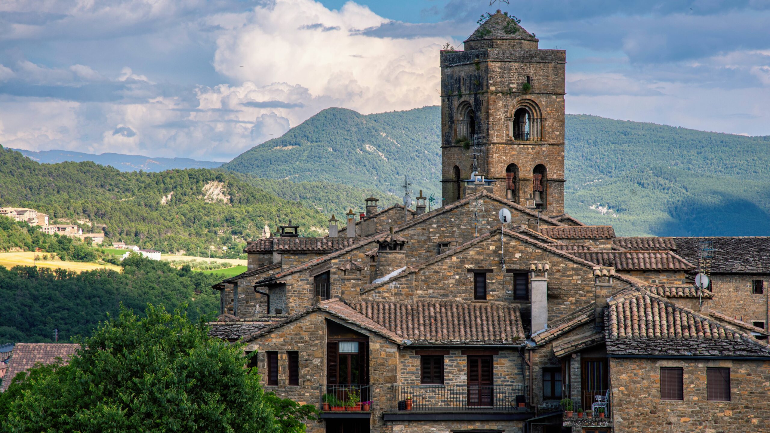 Aínsa y Mura, los dos pueblos españoles elegidos entre los mejores del mundo para visitar