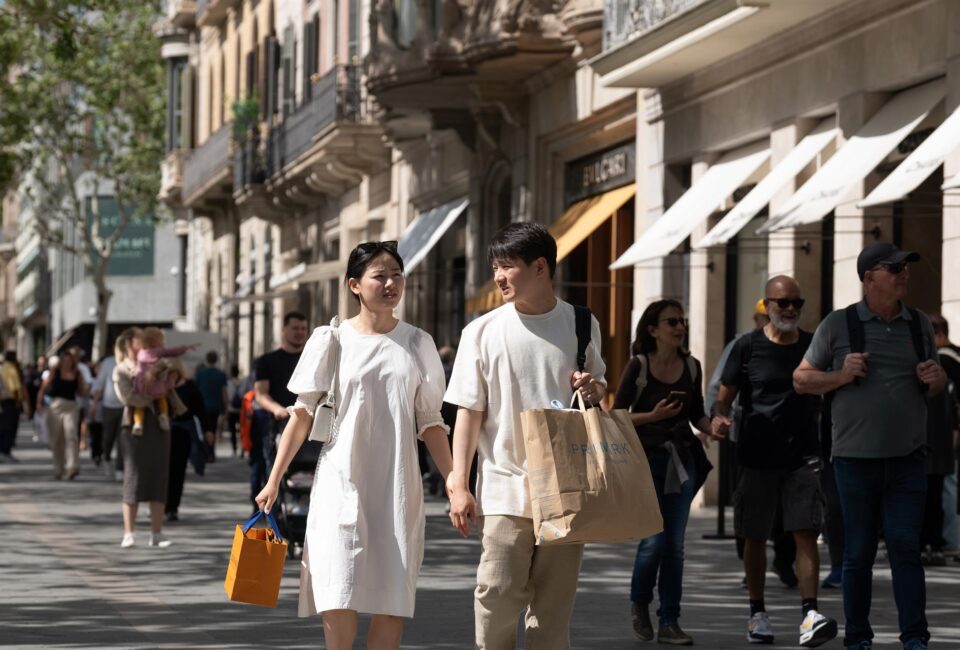 Passeig de Gràcia (Barcelona) y Serrano (Madrid) repiten como las calles comerciales más caras de España