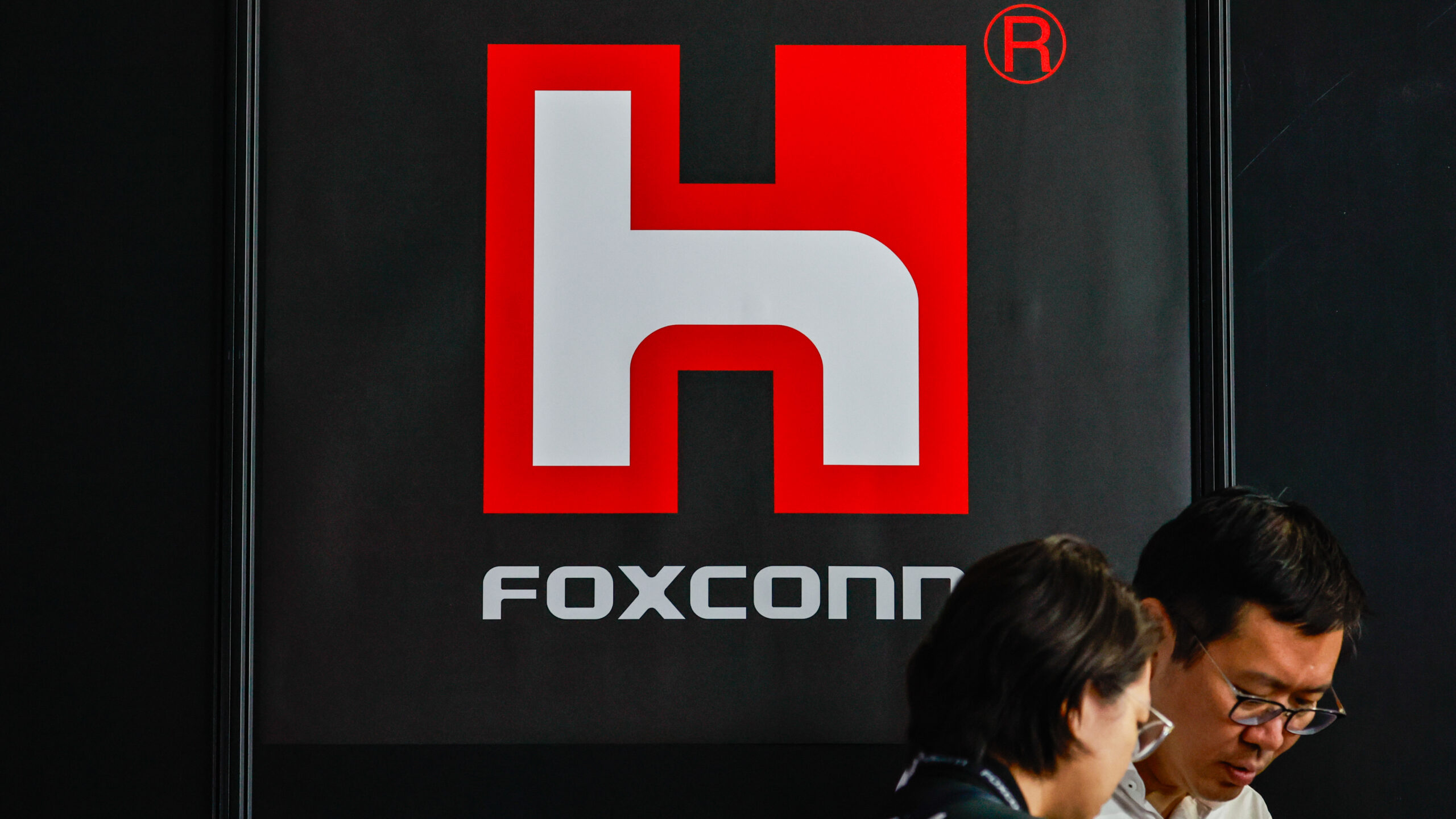 La matriz de Foxconn hace récord con 3.099 millones de euros hasta septiembre, un 19,6% más