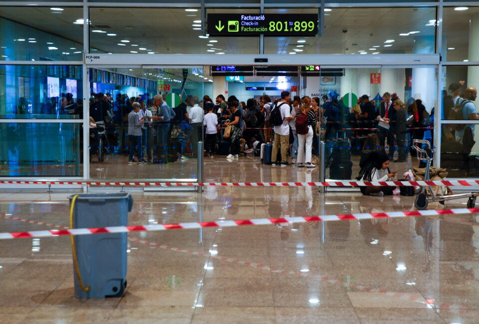 El Prat cancela más de 70 vuelos por la DANA en Barcelona