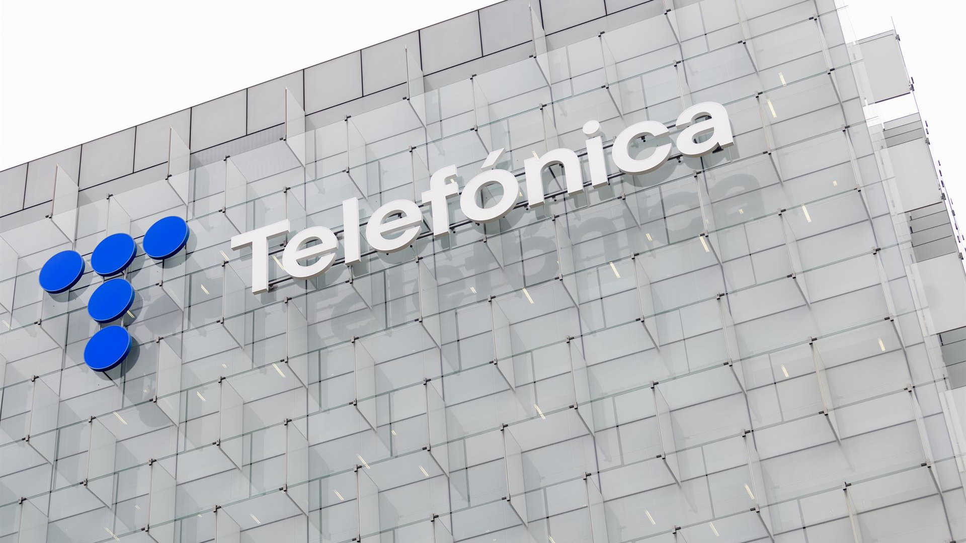 Telefónica gana 989 millones hasta septiembre