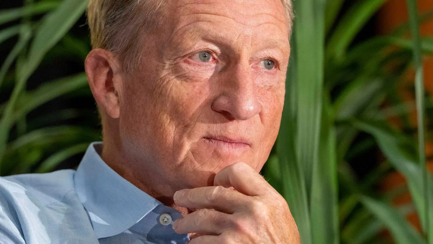 Por qué el inversor multimillonario Tom Steyer seguirá apostando por la energía limpia a pesar de Trump