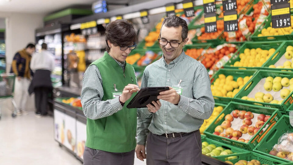 Mercadona sube un 8,5% el sueldo y aumenta la paga de beneficios a su plantilla de España y Portugal