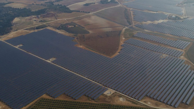 La energética china Three Gorges compra la mayor planta solar de España