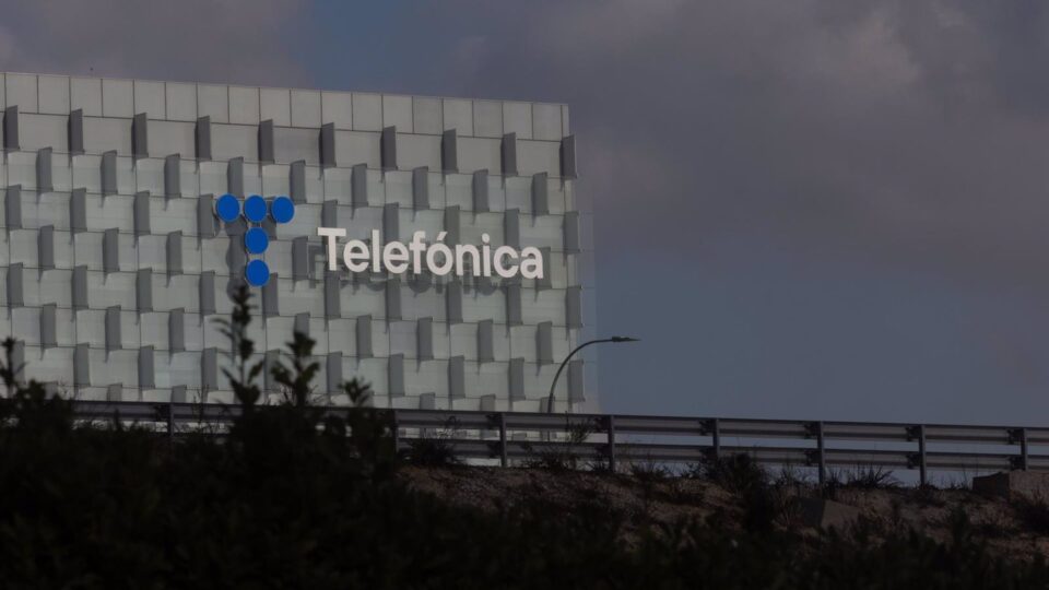 Microsoft elige a Telefónica como «colaborador clave» para integrar la IA en ordenadores corporativos