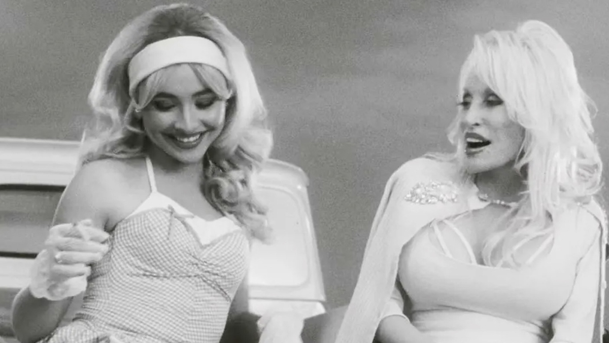 Sabrina Carpenter y Dolly Parton versionan ‘Please Please Please’ en una aventura a lo Thelma y Louise