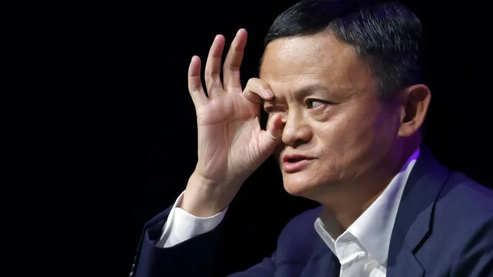 Las acciones de Alibaba suben tras conocerse una asociación con Apple en China