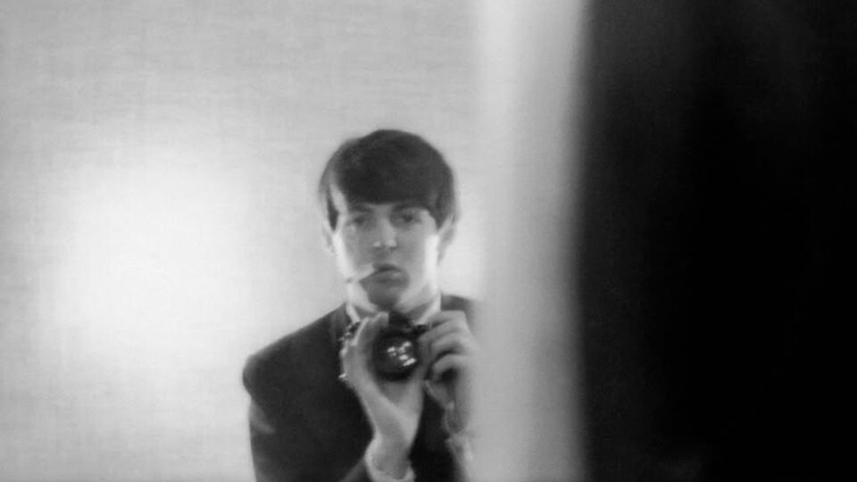 Paul McCartney vende fotografías inéditas de los Beatles en una exhibición en Los Ángeles