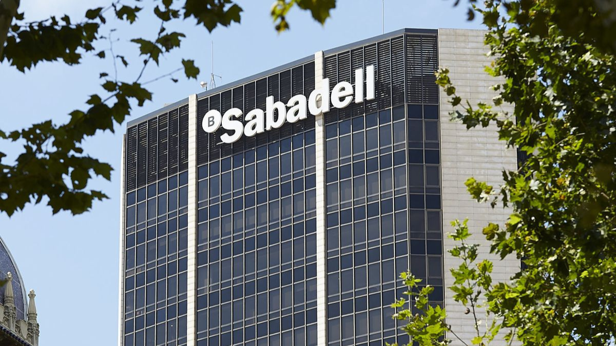 Sabadell logra un beneficio histórico de 1.827 millones y eleva a 3.300 millones la recompensa a sus accionistas