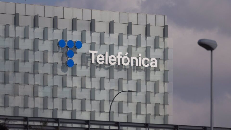 La operadora saudí STC hace efectiva la toma del control del 9,97% de Telefónica y ya puede pedir un consejero