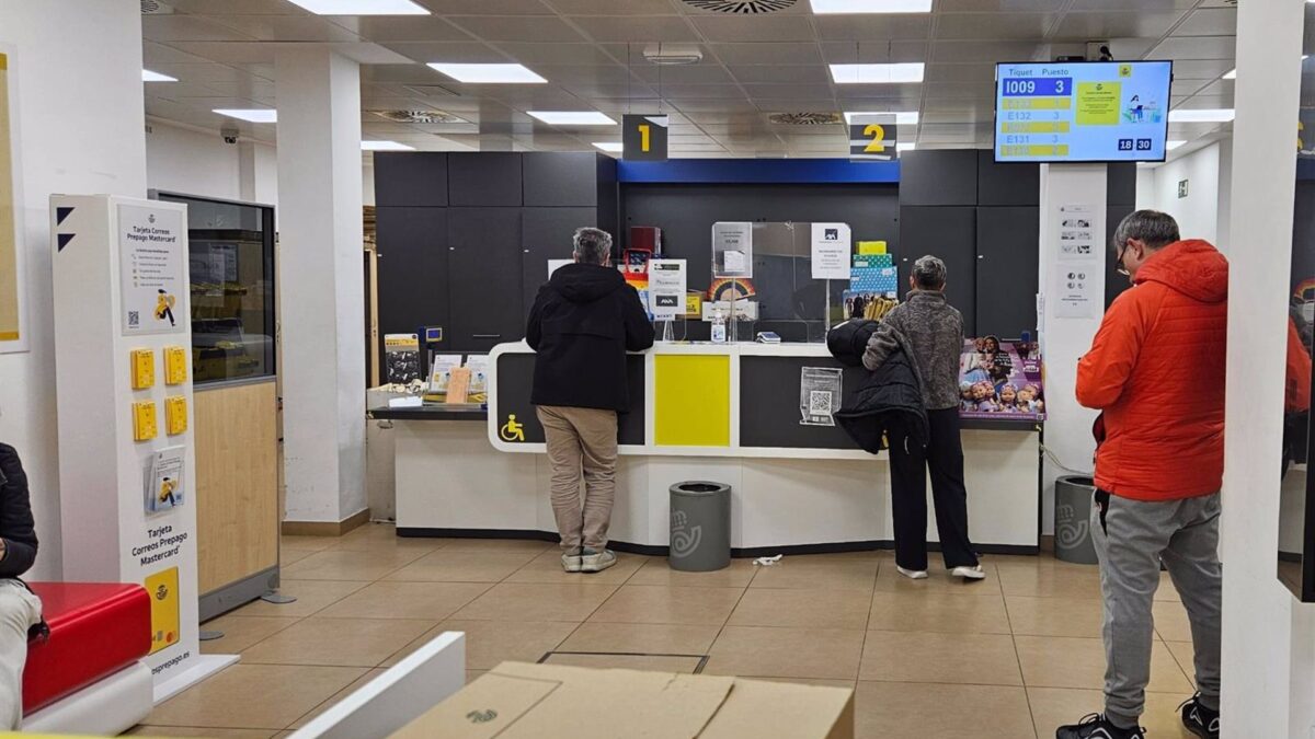 La CNMC reduce a 119 millones de euros la compensación a Correos por prestar servicio en 2018