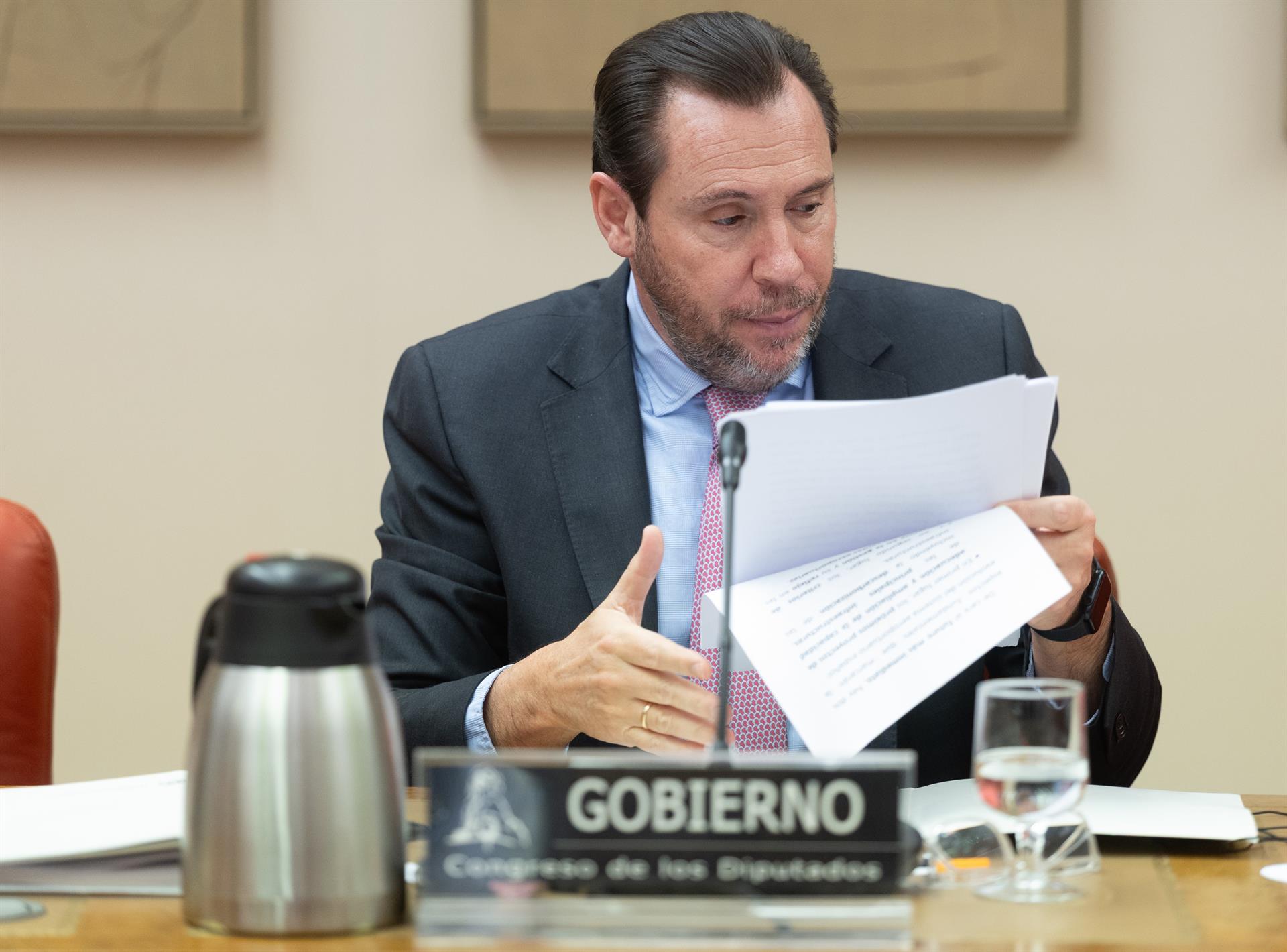 Puente afirma que Ryanair ha eliminado rutas porque el Gobierno no ha atendido a su propuesta «disparatada»