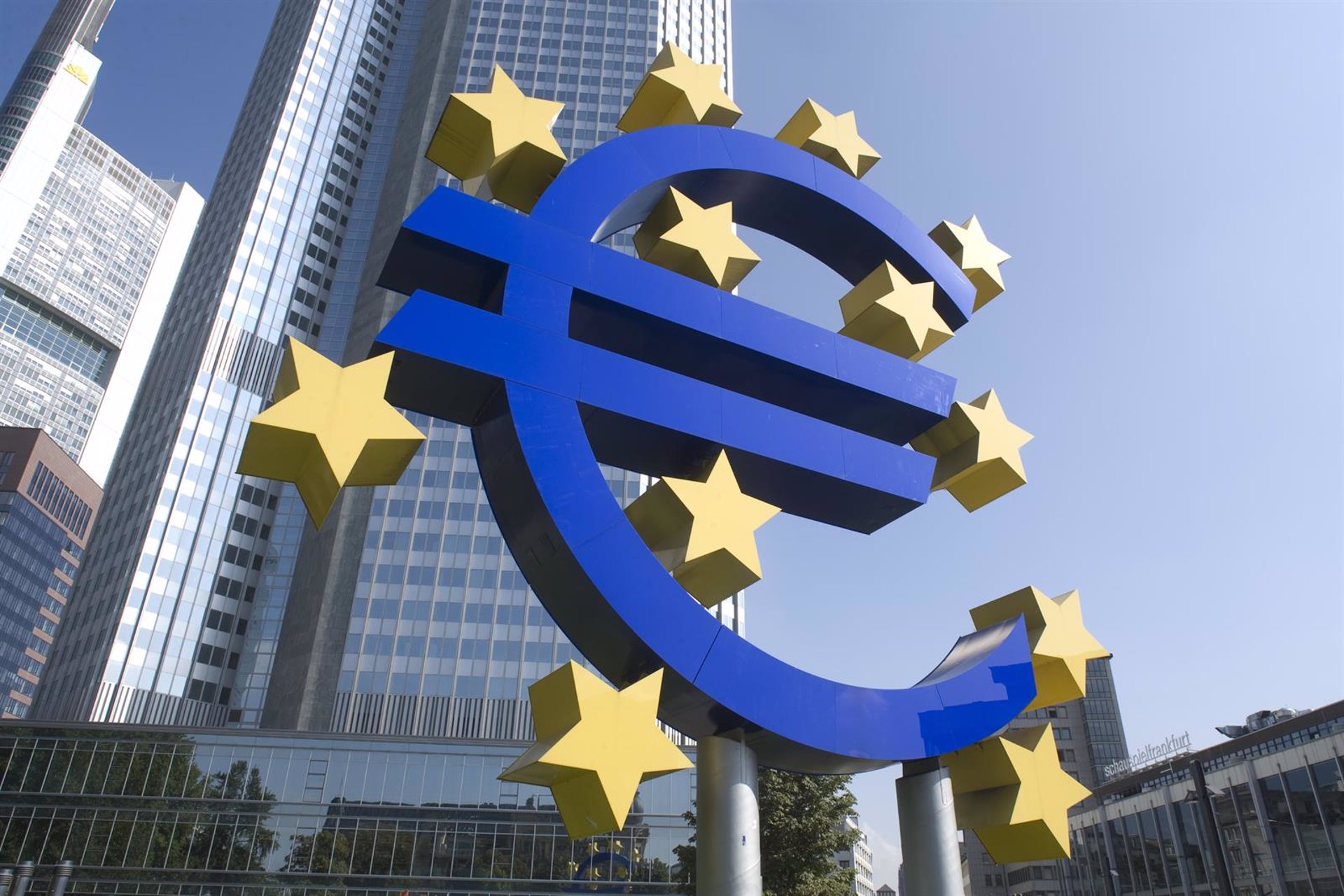 El número de billetes de euro falsos alcanzó las 554.000 reproducciones en 2023, un número bajo, según el BCE