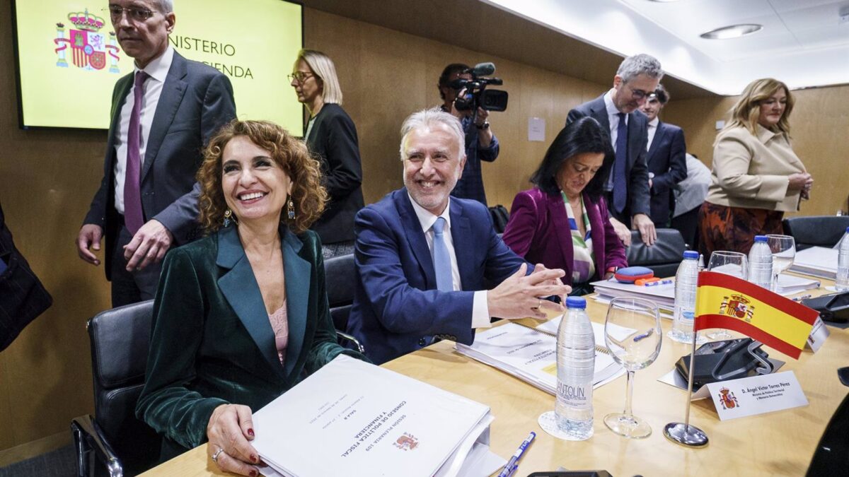 El CPFF aprueba la quita de deuda y Montero carga contra la "deslealtad ...