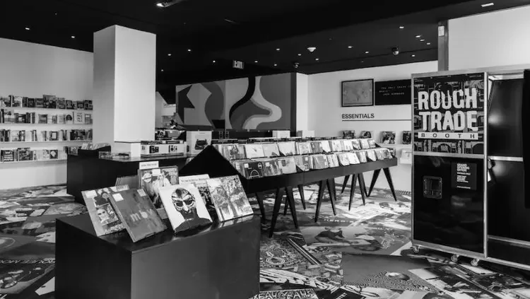 La tienda de discos Rough Trade de Nueva York triplica su tamaño