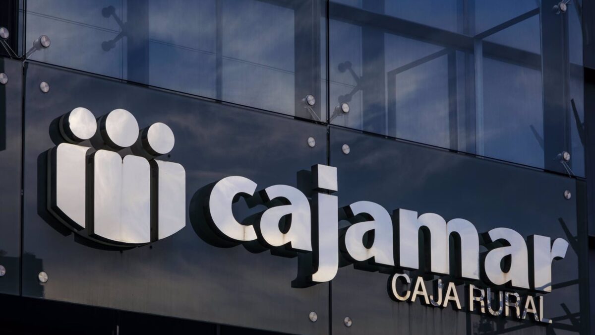 Fitch sube el rating de Cajamar hasta ‘BBB’, con perspectiva ‘estable’