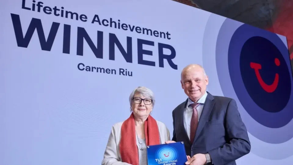 TUI premia a la exCEO de RIU Carmen Riu en reconocimiento a su trayectoria