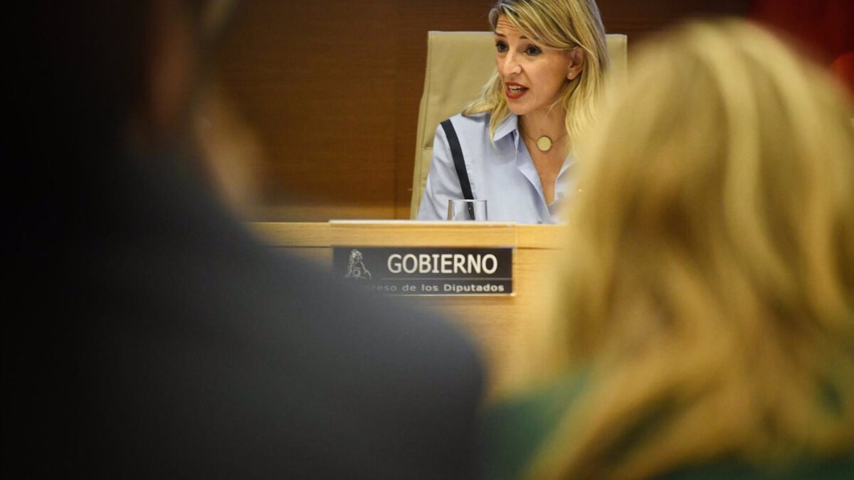 Yolanda Díaz rechaza las leyes de PP y Podemos sobre la tributación del SMI porque no lo dejan exento de IRPF