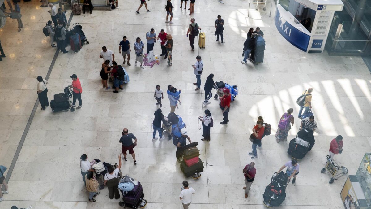 Madrid cree que la amenaza de desalojo a personas sin hogar en Barajas «busca desviar críticas» por El Prat de Barcelona