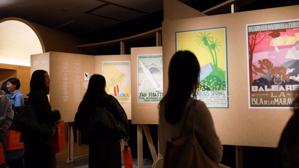 Shangai expone carteles turisticos de España para potenciar el turismo entre ambos países