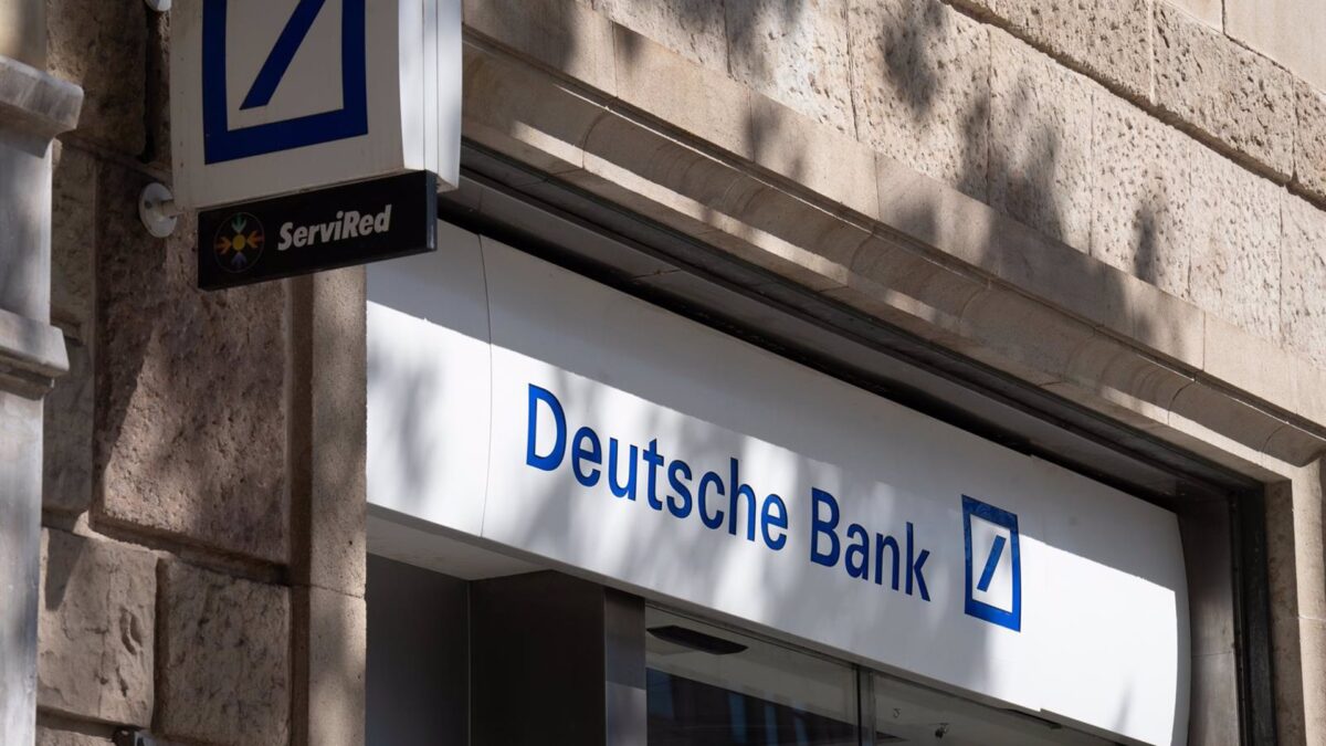 Deutsche Bank cree que BBVA podría añadir un pago en efectivo de 1.000 y 1.500 millones en la OPA al Sabadell