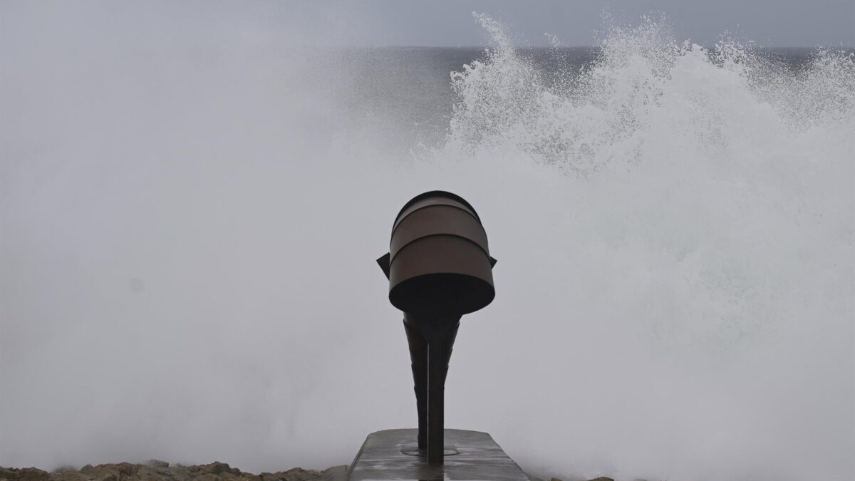 AEMET avisa por lluvias y viento a una veintena de provincias y por olas a La Coruña y Pontevedra