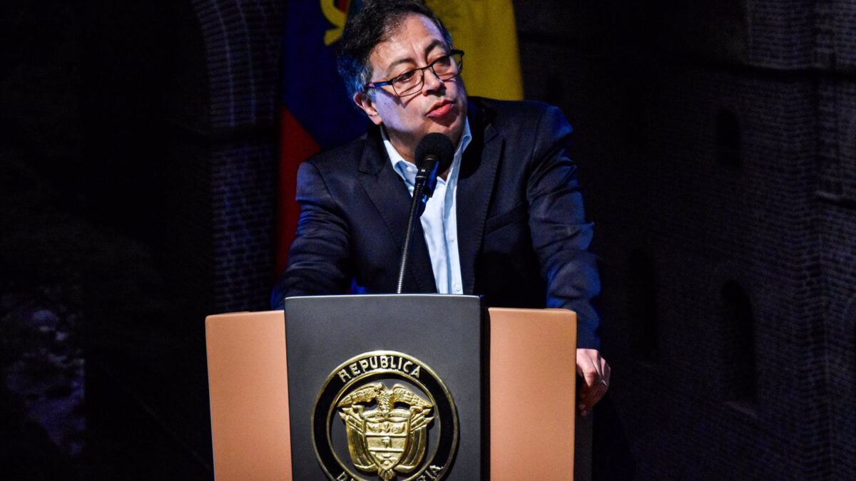 El presidente de Colombia ordena a Ecopetrol comprar gas a Catar para evitar la especulación de precios