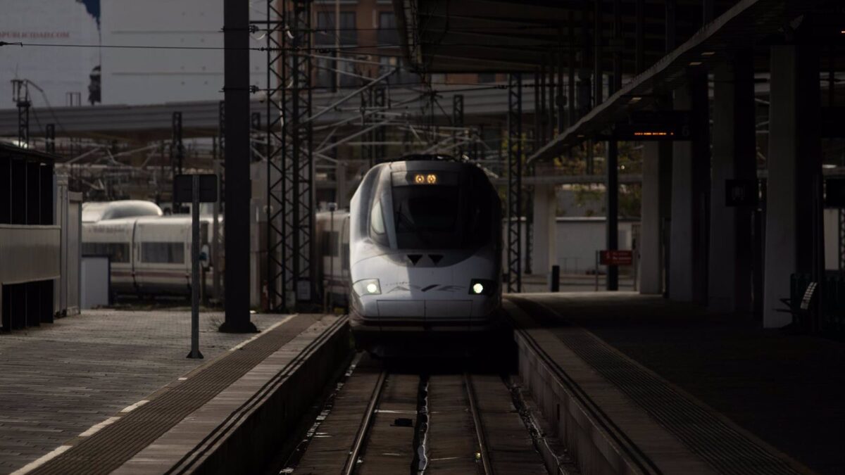 Renfe incrementa con más de 3.100 plazas semanales la oferta de los AVE para la línea Madrid-Valencia