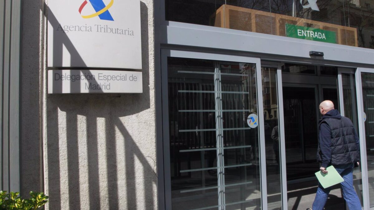 La AEAT lanza una operación en nueve comunidades contra una trama de fraude fiscal en el sector del envasado