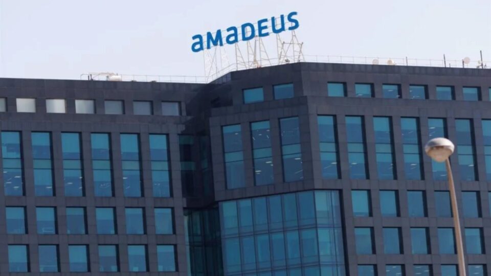 El programa de recompra de acciones de Amadeus de hasta 1.300 millones arranca este lunes