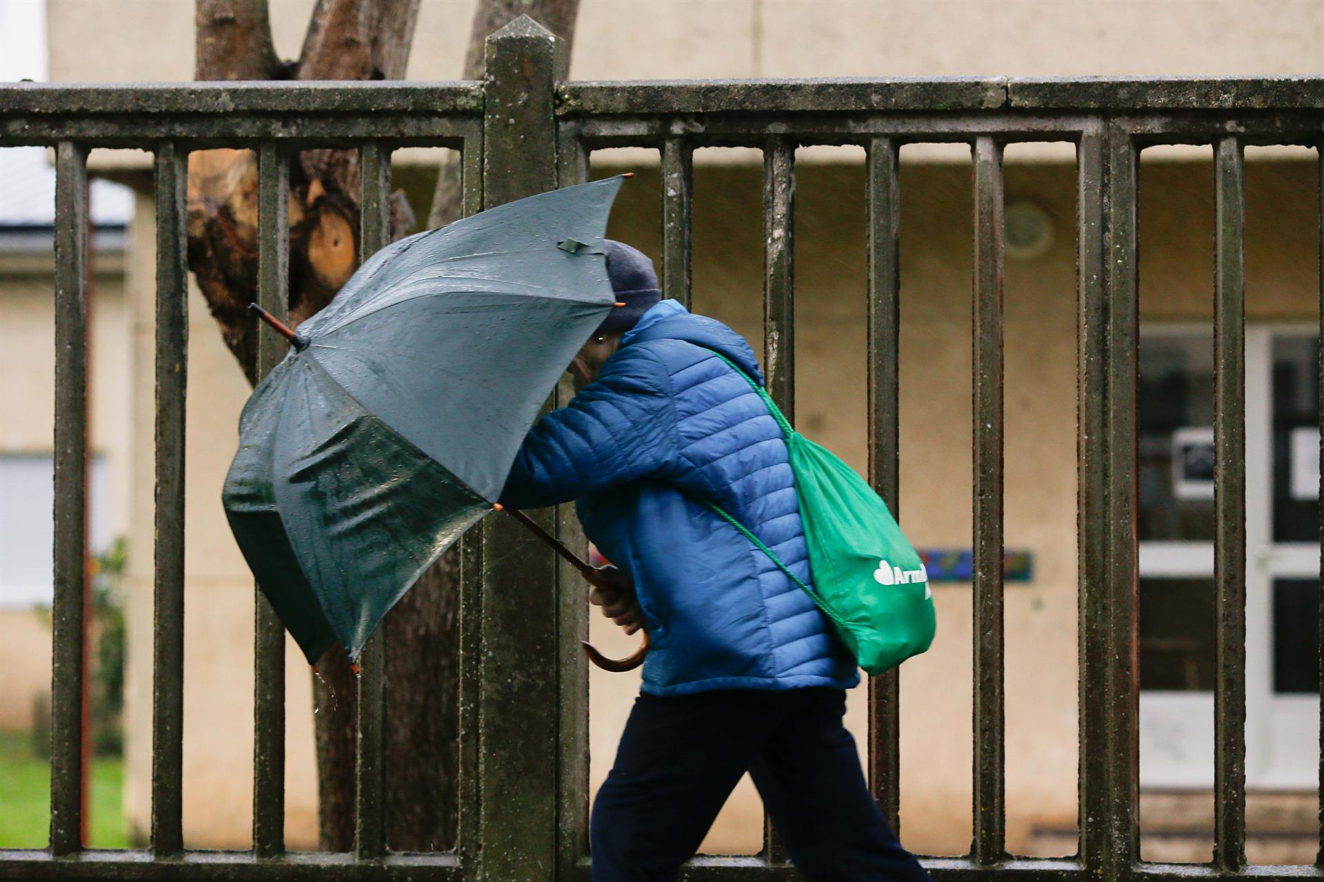 La borrasca Laurence dejará este lunes fuertes lluvias en el suroeste peninsular y pone a cinco CCAA en aviso