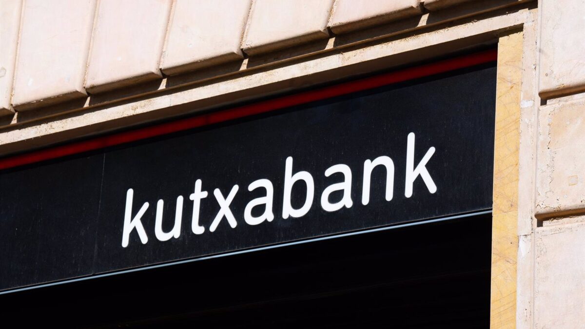 Kutxabank traspasa acciones de Iberdrola a sus fundaciones accionistas por valor de 400 millones