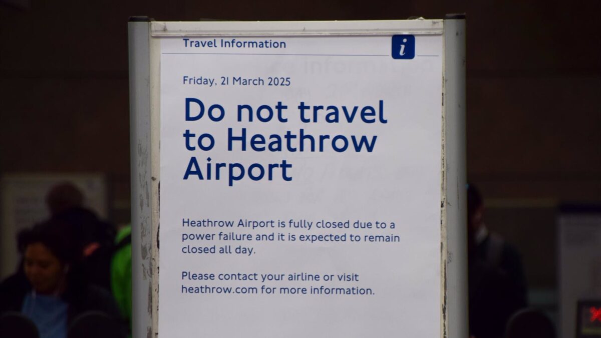 El cierre del Aeropuerto londinense de Heathrow obliga a cancelar 52 vuelos en España este viernes