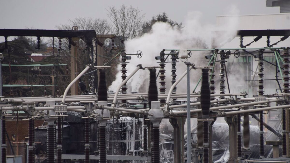 El Aeropuerto de Heathrow reanuda sus vuelos tras el cierre por incendio en una subestación eléctrica